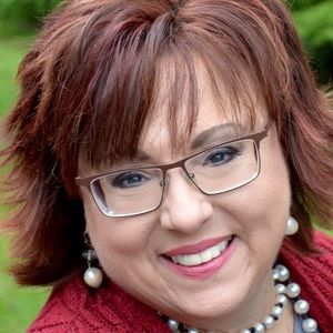 Meet your Posher, Debbie